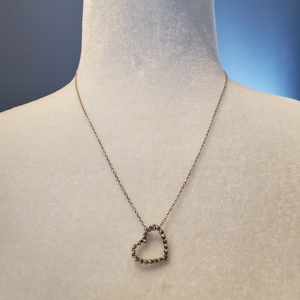 14K Modern White Gold Diamond Heart